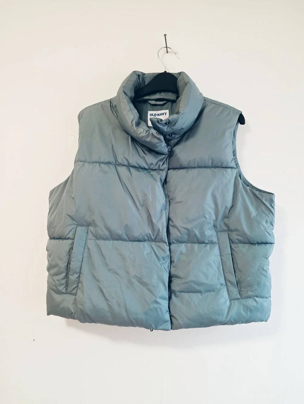 Old Navy Women’s Medium Blue Gray Puffer Vest High Neck Cropped Winter Layer